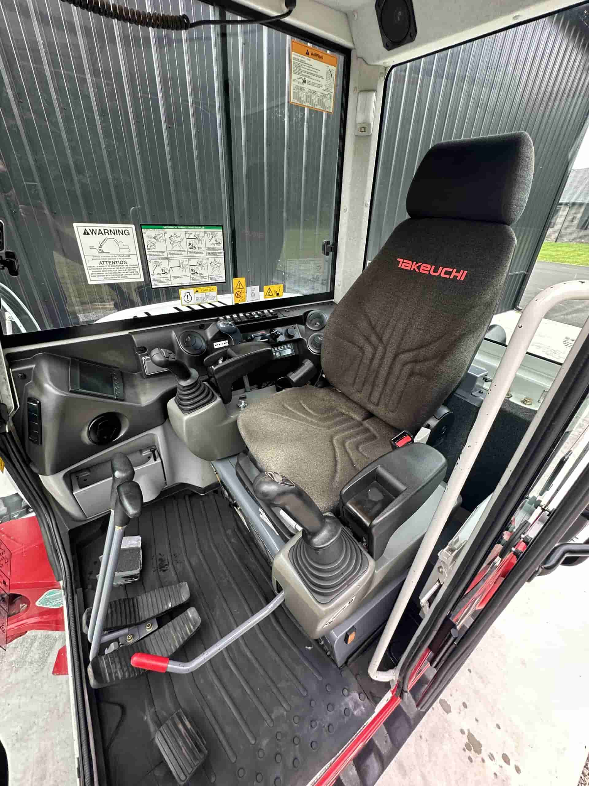 2016 Takeuchi TB260
